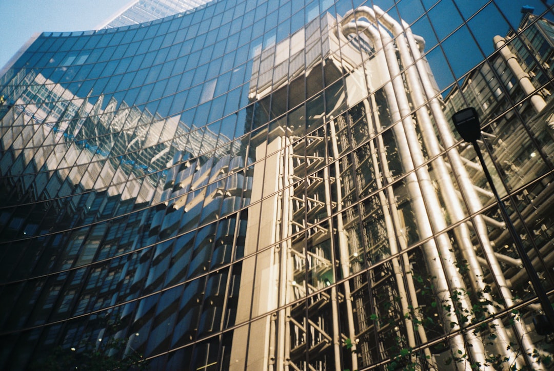 comparez les meilleures offres d'assurance pour trouver la couverture qui vous convient le mieux. économisez du temps et de l'argent grâce à notre outil de comparaison d'assurances, simple et efficace.