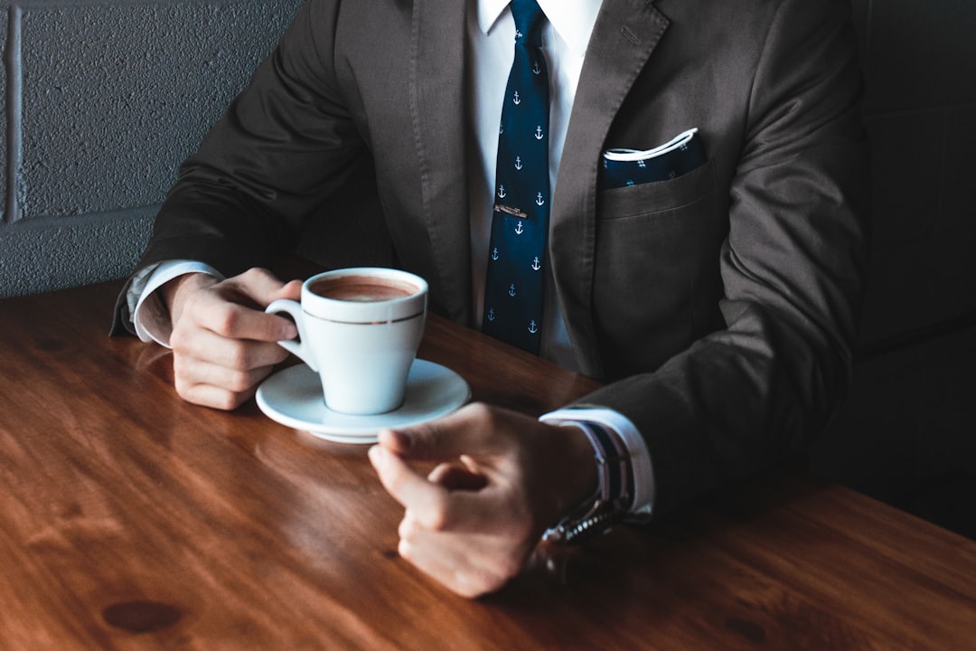 découvrez l'assurance responsabilité professionnelle, une protection essentielle pour les travailleurs indépendants et les entreprises. protégez-vous contre les réclamations liées à des erreurs ou des omissions dans vos services. assurez la pérennité de votre activité avec une couverture adaptée à vos besoins.