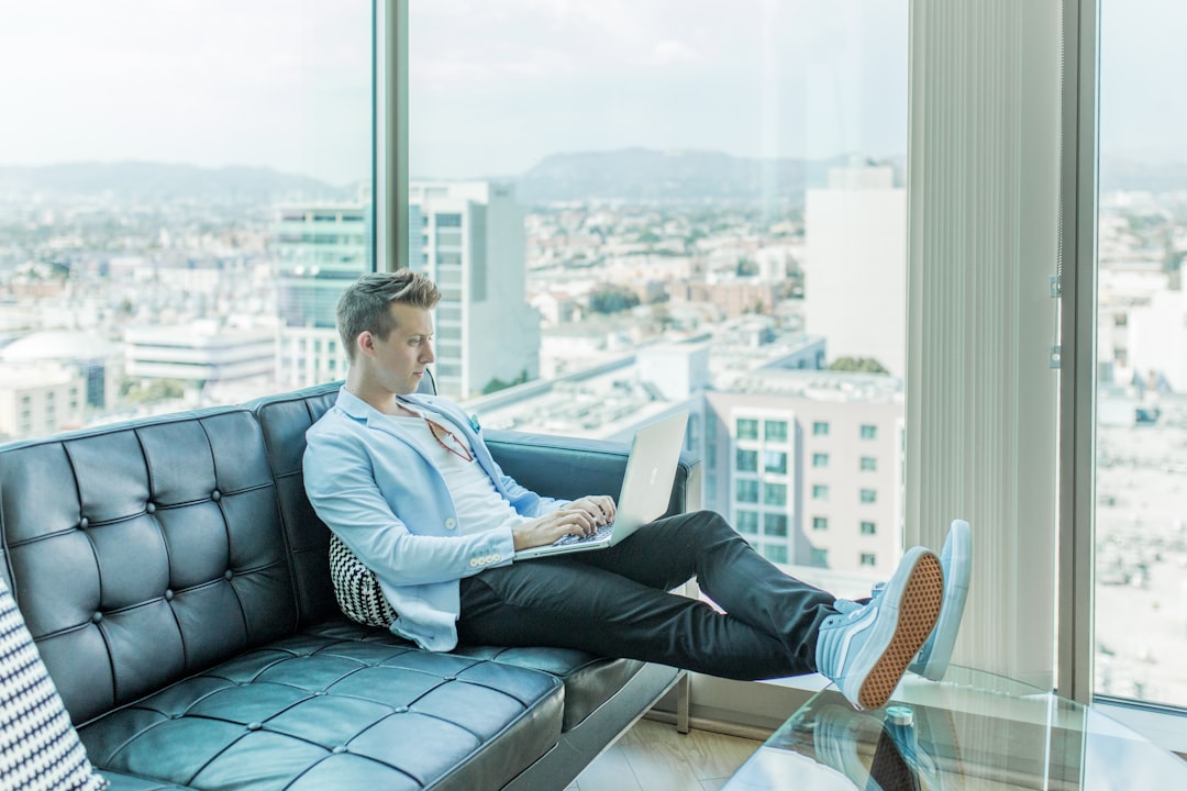 découvrez l'importance de l'assurance responsabilité professionnelle pour protéger votre entreprise contre les réclamations et litiges. assurez-vous une tranquillité d'esprit tout en renforçant la confiance de vos clients.