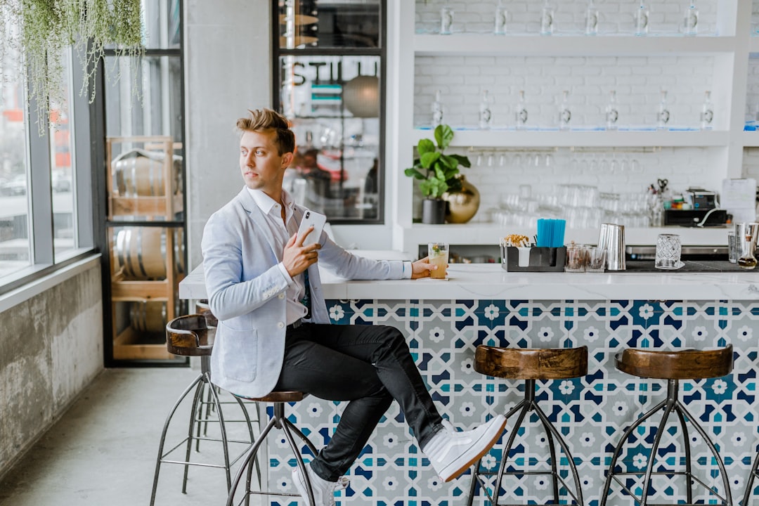 découvrez notre assurance responsabilité professionnelle qui protège votre entreprise contre les réclamations liées à des erreurs, omissions ou négligences. obtenez une couverture adaptée à vos besoins pour sécuriser votre activité et préserver votre réputation.