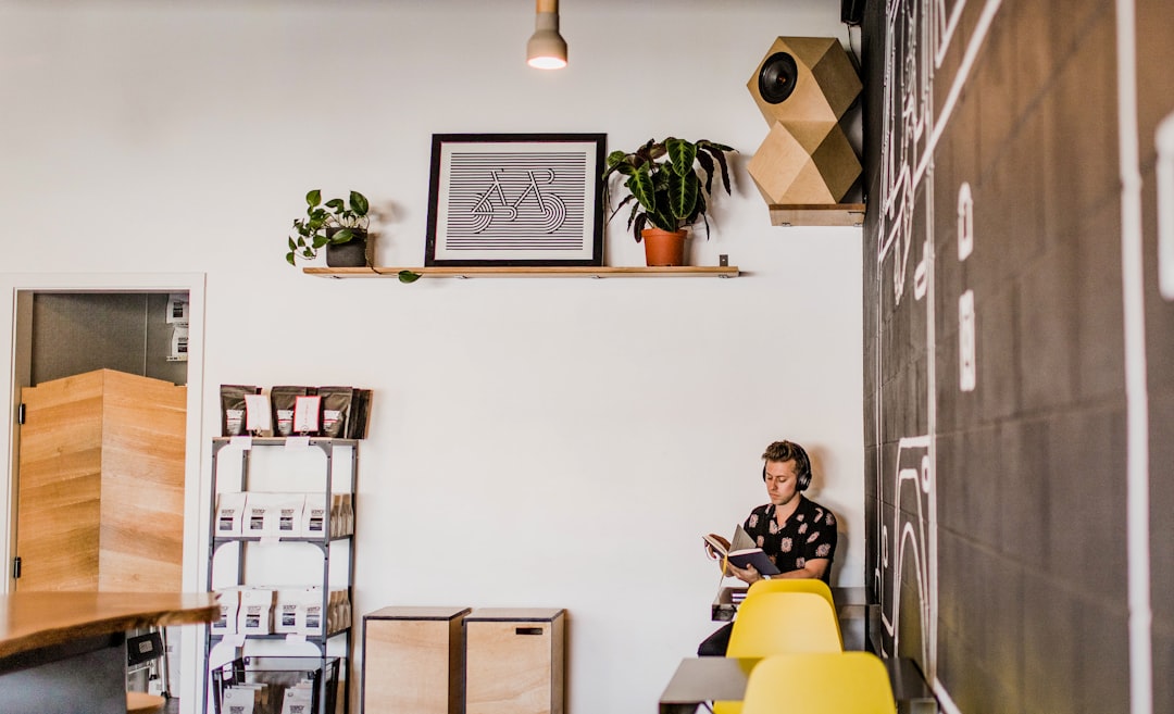 découvrez notre assurance responsabilité professionnelle, une protection essentielle pour les entreprises et les indépendants. protégez-vous contre les réclamations liées à des erreurs professionnelles, garantissant ainsi la sécurité de votre activité et la confiance de vos clients.