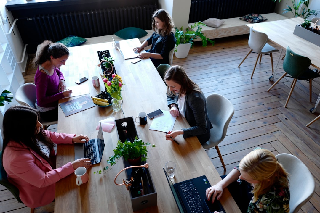 découvrez l'importance de la responsabilité professionnelle dans le monde du travail. explorez les principes éthiques, les obligations légales et les meilleures pratiques qui guident les professionnels dans leur domaine. apprenez comment assumer ses responsabilités pour garantir un environnement de travail éthique et constructif.