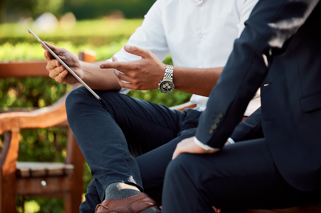 découvrez l'importance de la responsabilité professionnelle, ses enjeux éthiques et son impact sur la carrière. apprenez à naviguer les défis et à établir des normes de conduite exemplaires dans votre domaine.