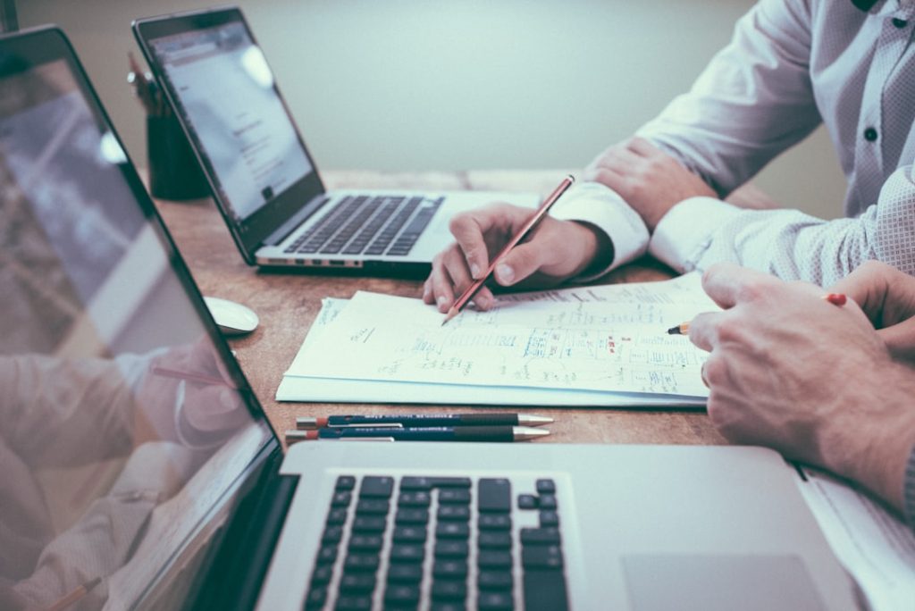 découvrez nos solutions d'assurance adaptées à vos besoins. protégez vos biens, votre santé et vos proches grâce à des offres complètes et personnalisées. obtenez une tranquillité d'esprit avec des couvertures fiables et un service client à votre écoute.