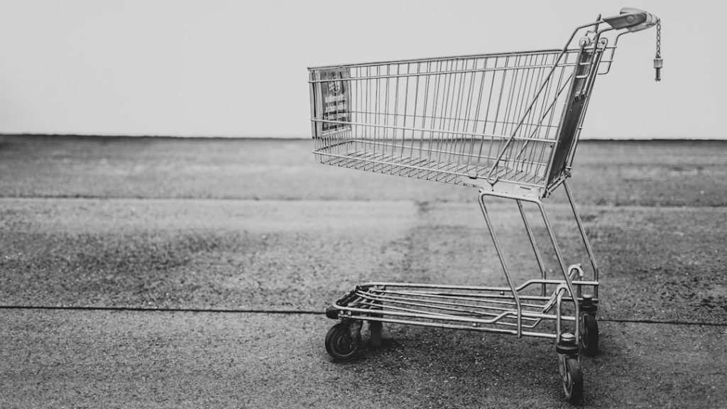découvrez l'assurance e-commerce, conçue pour protéger votre boutique en ligne contre les risques comme le vol, les fraudes et les interruptions d'activité. protégez votre investissement et assurez la pérennité de votre entreprise avec des solutions adaptées à vos besoins.