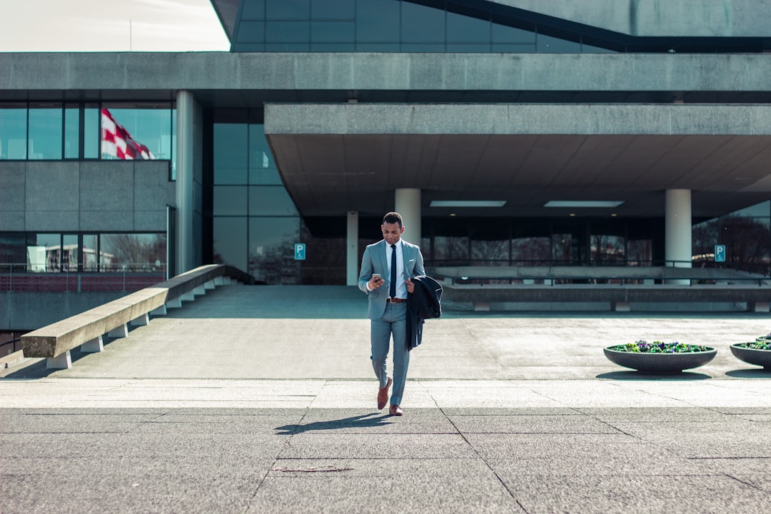 découvrez l'assurance professionnelle adaptée à vos besoins. protégez votre entreprise des risques divers avec des solutions personnalisées et des conseils d'experts pour garantir votre sérénité et votre succès.