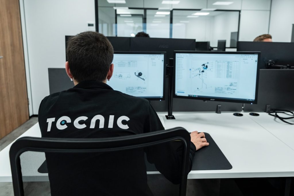 découvrez le monde du contrôle à distance professionnel avec nos produits rc haut de gamme. idéal pour les passionnés et les experts, nos modèles offrent précision, performance et innovation. plongez dans l'univers des appareils télécommandés, que ce soit pour la modélisation, les compétitions ou les loisirs.